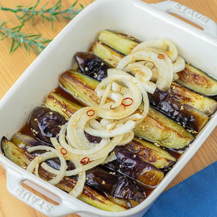 【なすの絶品レシピ】お肉や新玉ねぎと合わせて大満足！毎日の献立に役立つ人気メイン料理3選