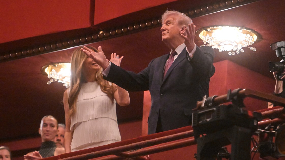 White House Depicts Trump Soaking In All Cheers At Kennedy Center. That's Not Exactly The Case.