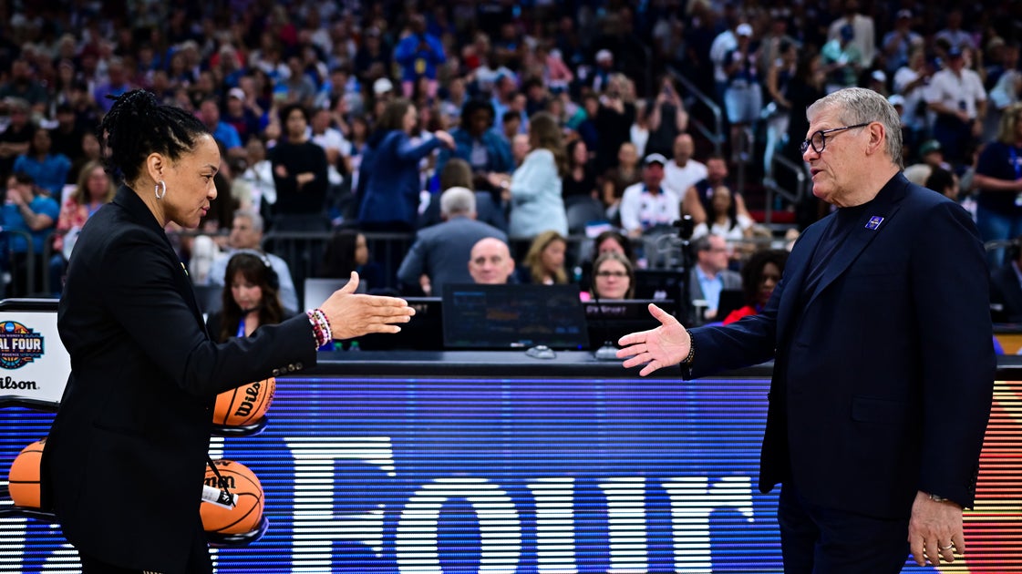 Dawn Staley Tried To Shake UConn Coach Geno Auriemma's Hand After South Carolina Won. It Didn't Go Well.