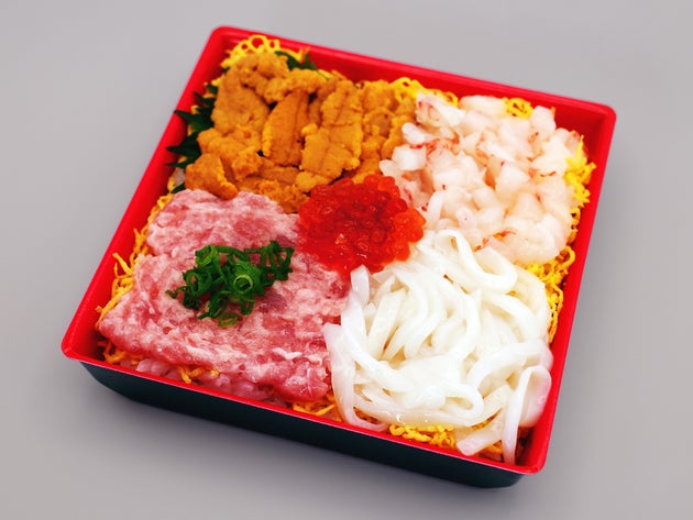 角上魚類の「五色丼」1300円（プレスリリースより）