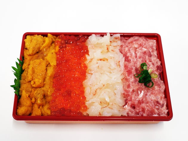 角上魚類の「四色丼」（プレスリリースより）