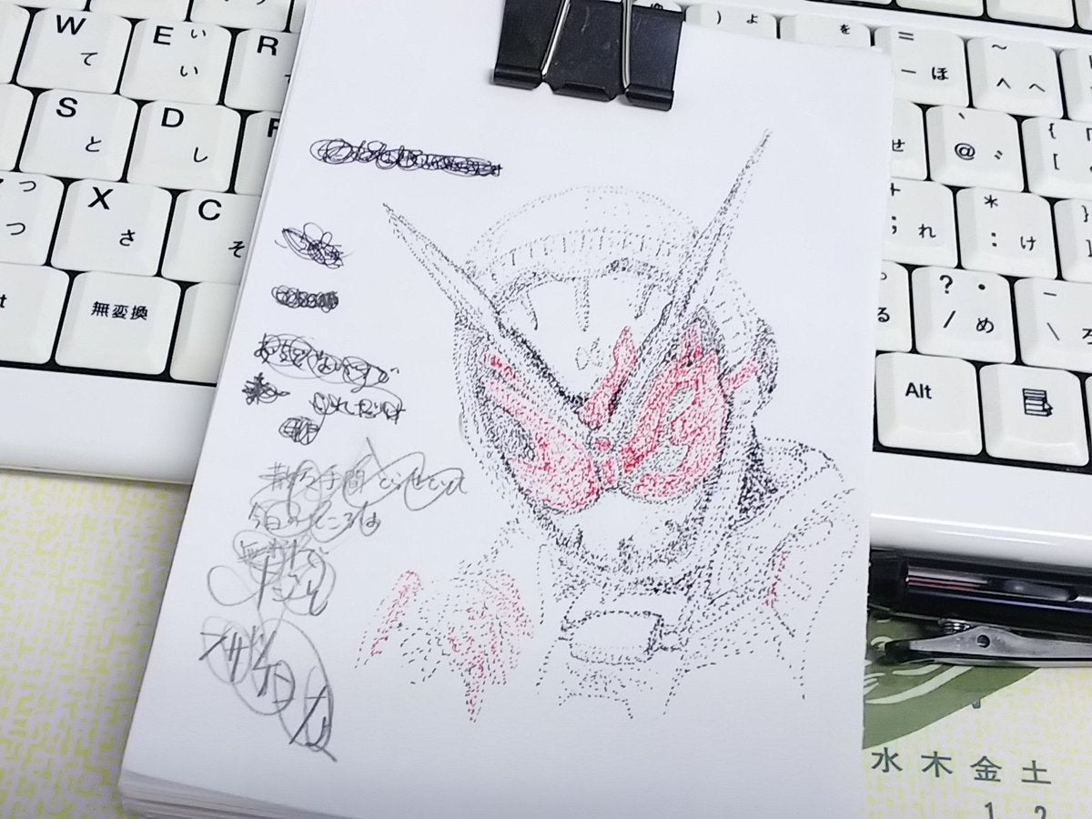 長電話中に描いた「仮面ライダー」がプロ級すぎた！落書きに「点描がすぎる！」「途中で楽しくなって色変えてる」