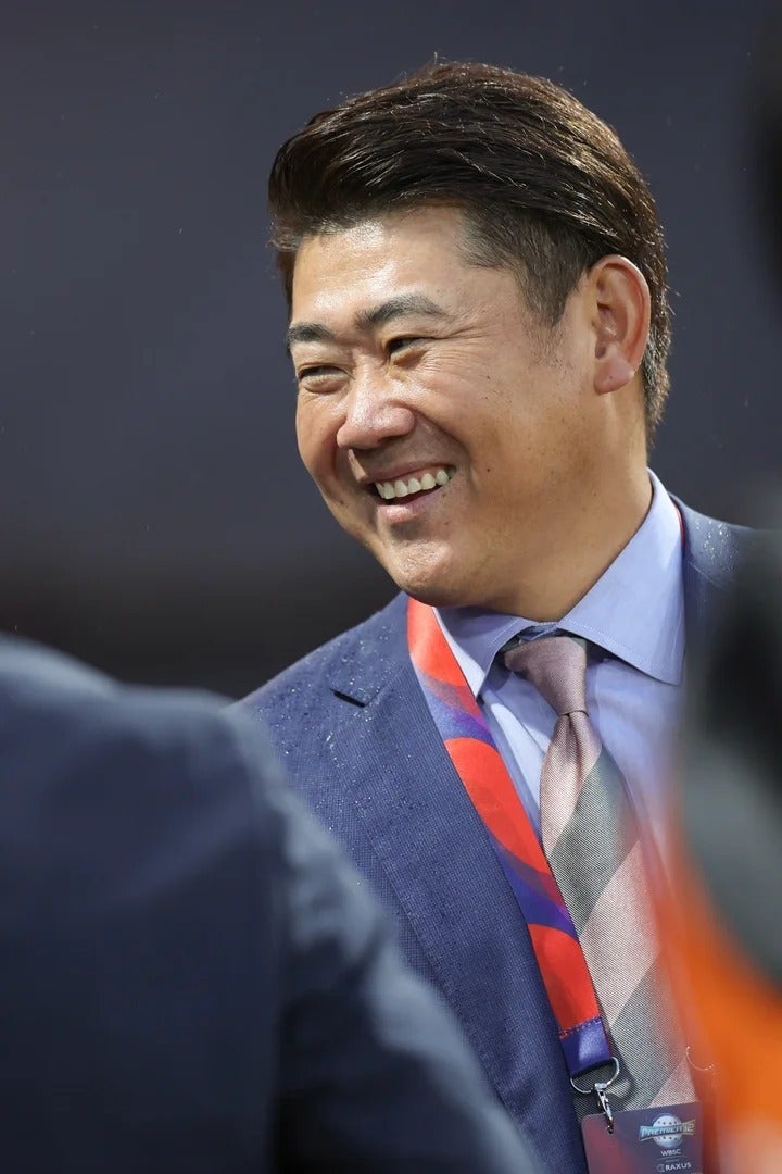 松坂大輔、ドジャースタジアムで“新感覚バーガー”を堪能⇨「僕も好きな味」と絶賛！話題の「大谷翔平カップ」も