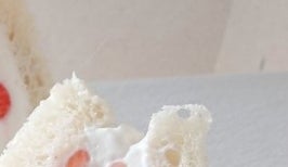 切るとウサギが現れる？「いちごサンド」が可愛すぎる⇨「すごすぎ」「春の雰囲気」と絶賛の声