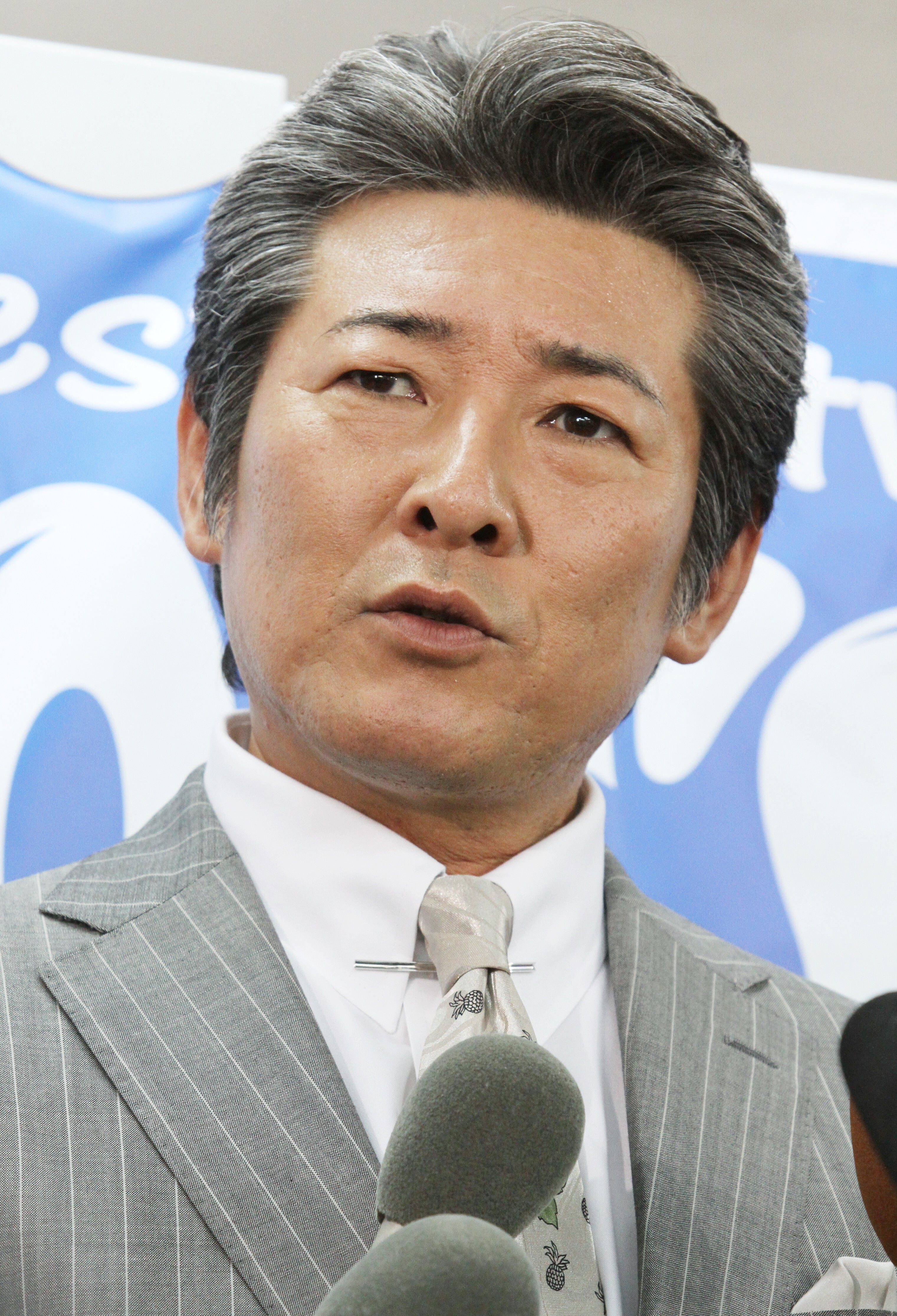 布川敏和、珍しい“ランクル・タクシー”に乗車。大沢樹生も乗車した一台に「用がなくても手を挙げてしまいそう」