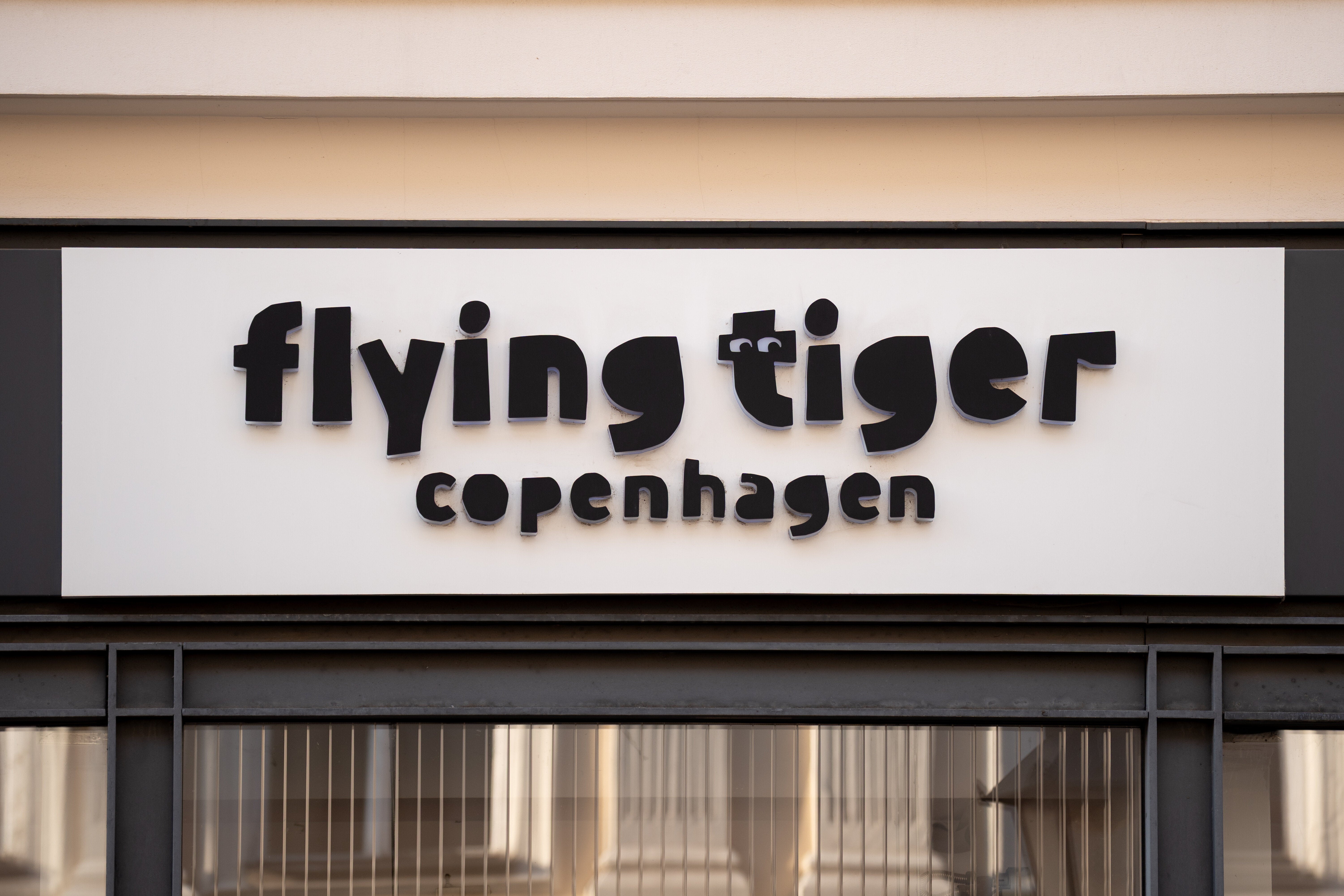 「見間違いじゃありません」フライングタイガーの“イチゴのハエたたき”がXで話題。220円という低価格にも驚き