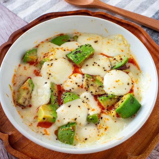 【アボカドとチーズでこれ作って】切って焼くだけ！爆速5分で完成。アボカドの人気おつまみレシピ3選