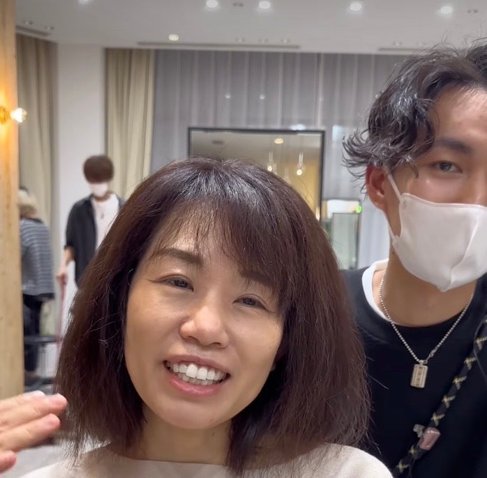いつもヘルメットヘア...「ショートは無理」と美容師に言われた過去⇒女性の劇的イメチェンに絶賛の声
