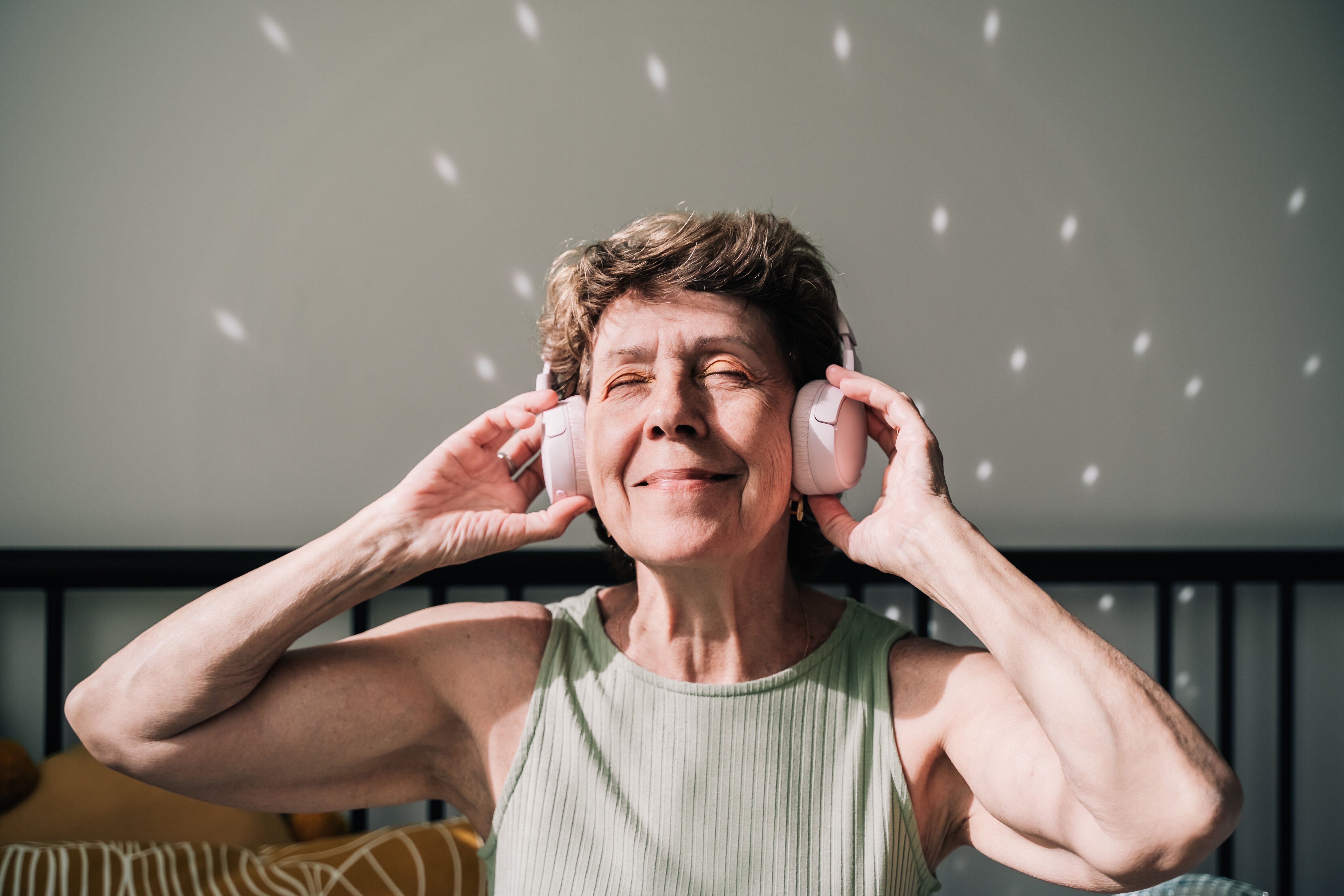 Wearing Headphones Every Day Isn’t Bad For Your Ears — But This Common Habit Might Be