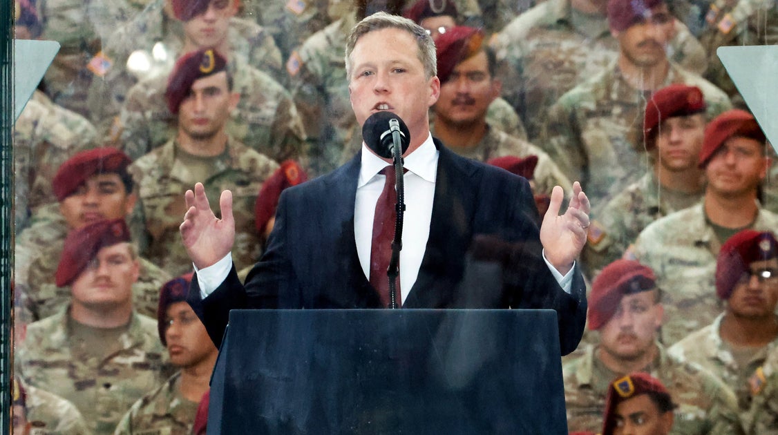 Armeeminister Dan Driscoll sagt, er werde trotz der Auseinandersetzungen ...