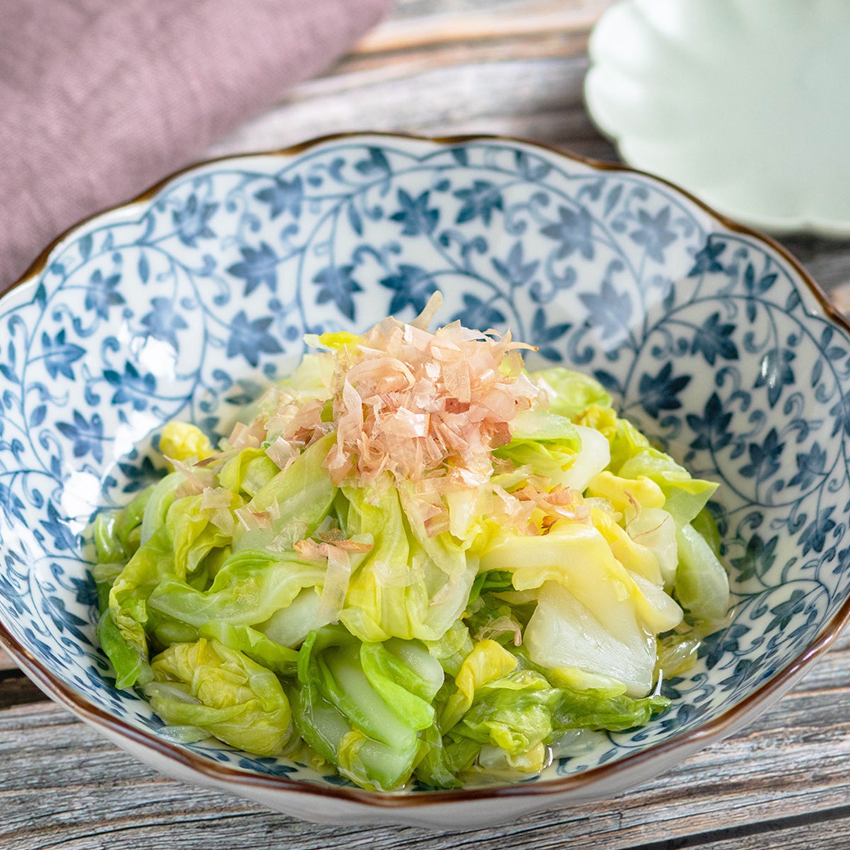 春キャベツは「レンジ」が正解！白だしと酢を合わせるだけで、甘みがじゅわっとあふれ出すひと皿に