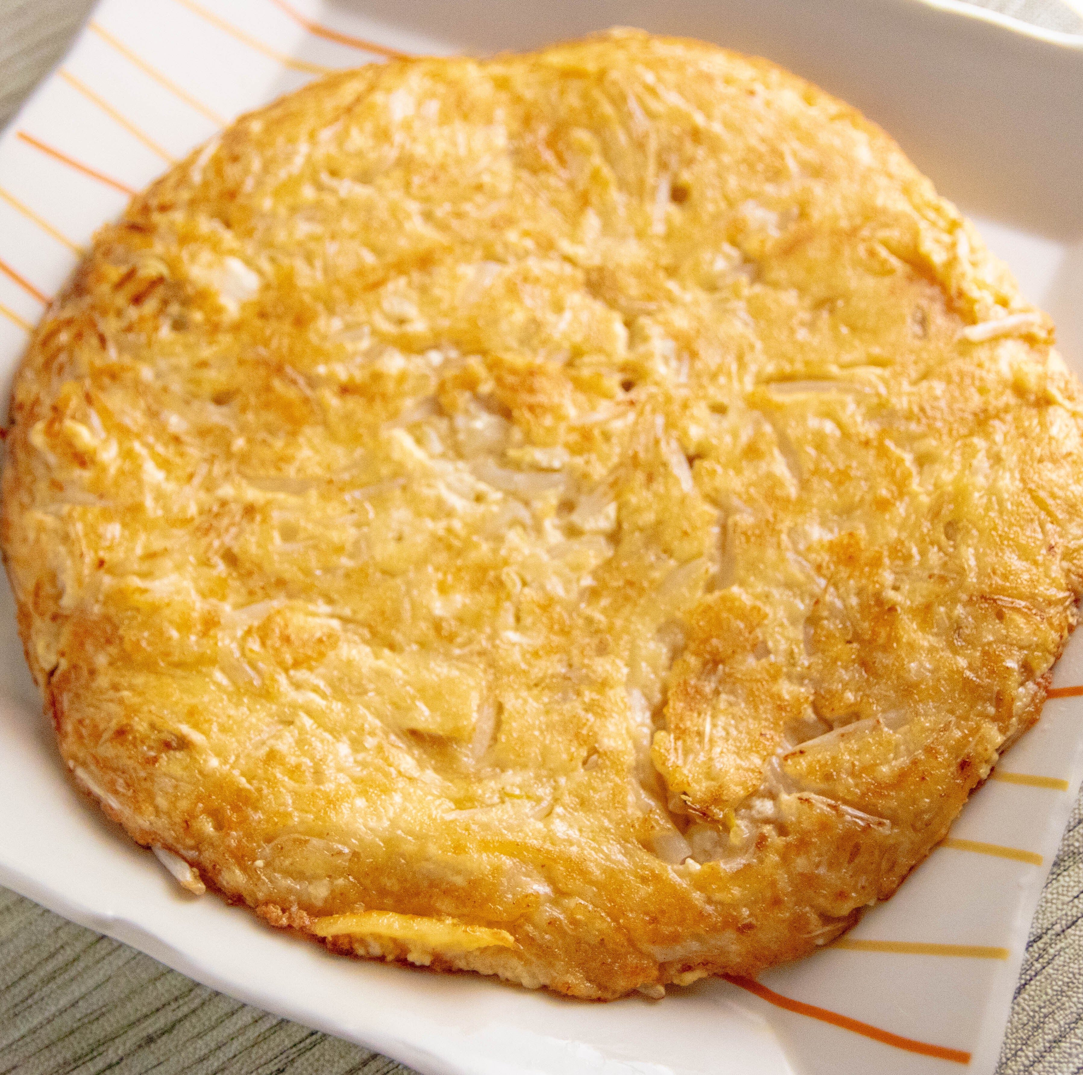 【もやしをまるごと使い切り】豆腐でふんわり仕上げる、混ぜて焼くだけの簡単節約おかず