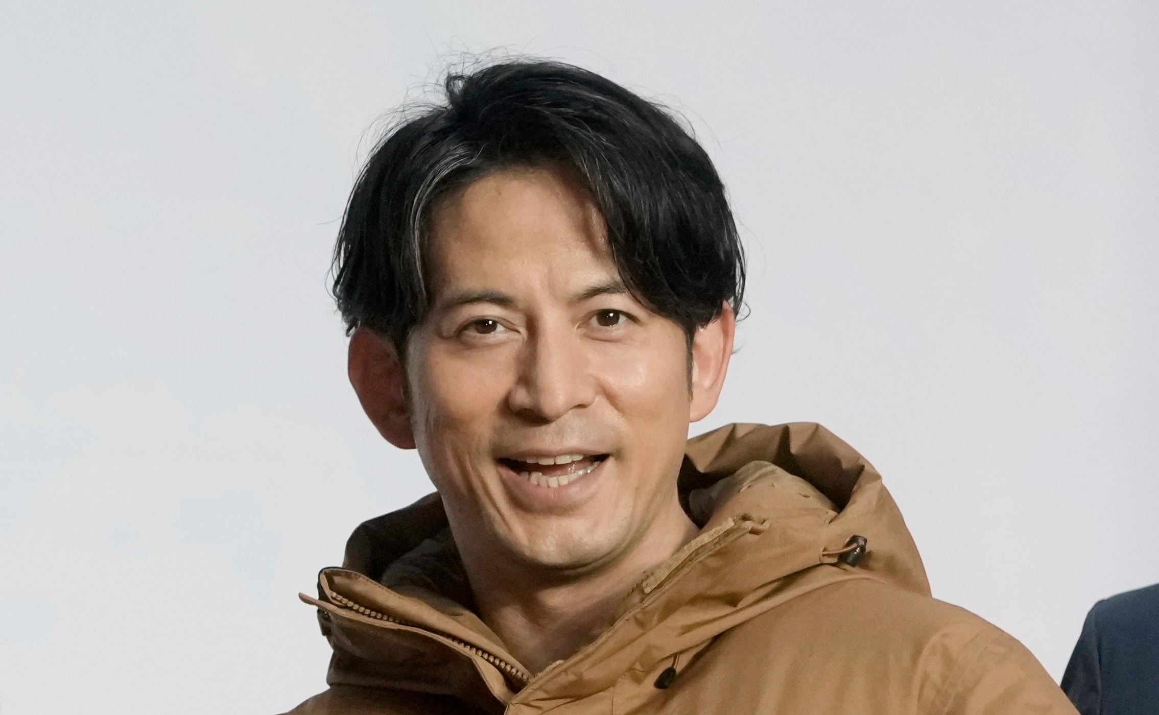 岡田准一が巨大な“幸運のシンボル”をおすそわけ⇒「いいことありそう」「癒されました」