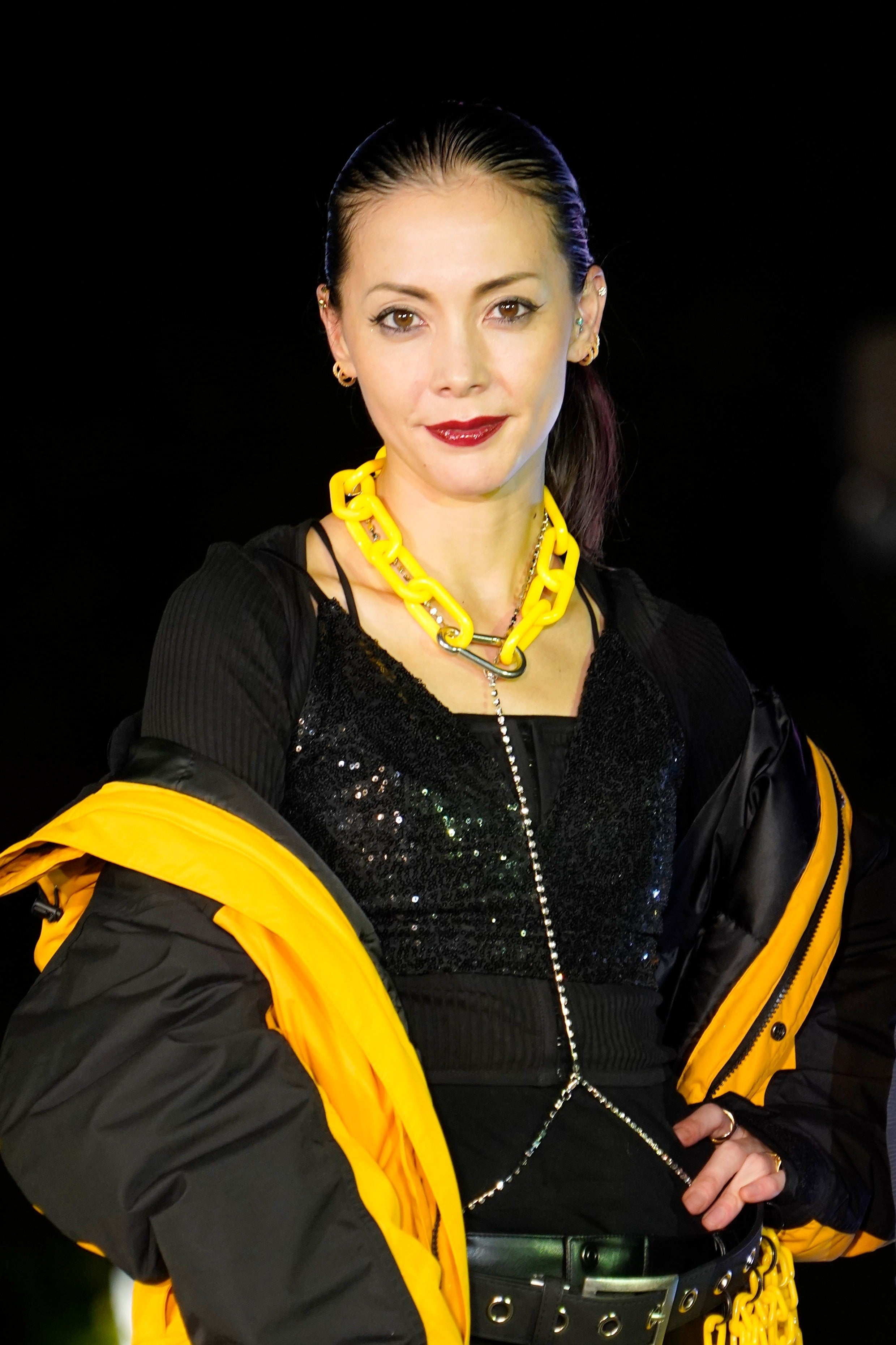 「家の中でローラースケートも…」土屋アンナの育児姿に「まさに肝っ玉母さん！」「ブレない芯の強さが伝わる」と反響