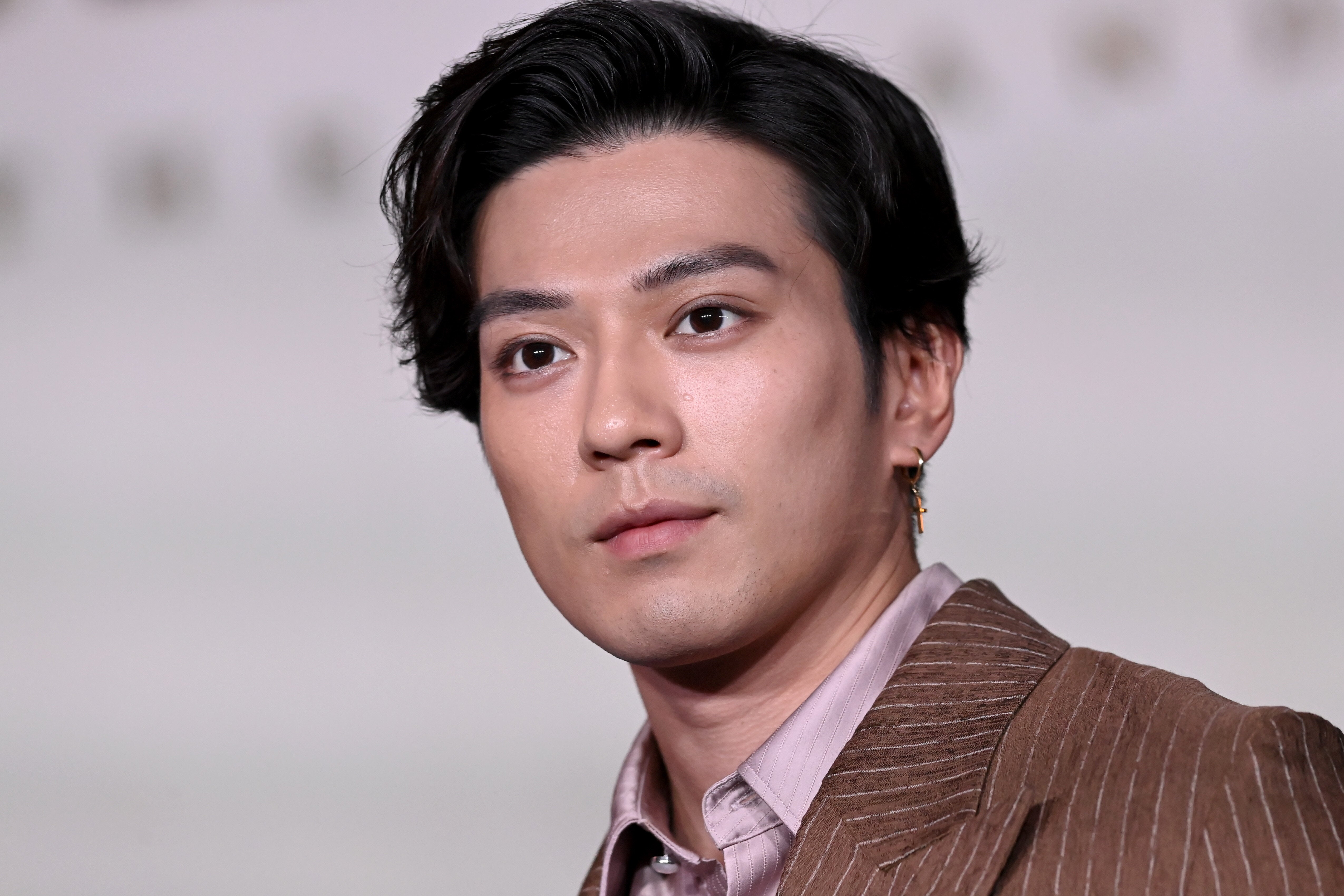 海外有名カルチャー誌、新田真剣佑のインタビューをAI生成し物議。「何これ？」「ジャーナリズムの死」