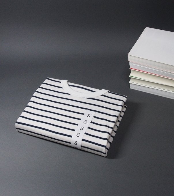 「本が山積み」の部屋がアパレルショップに即変身！遊び心いっぱいのブックカバーに「これほしい」の声続出