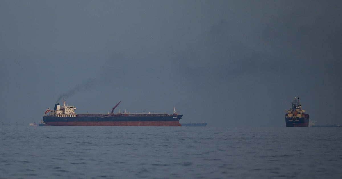 Two U.S. Warships Pass Through Strait Of Hormuz As Trump Claims Forces Are ‘Clearing’ The Strait Two U.S. Warships Pass Through Strait Of Hormuz As Trump Claims Forces Are ‘Clearing’ The Strait