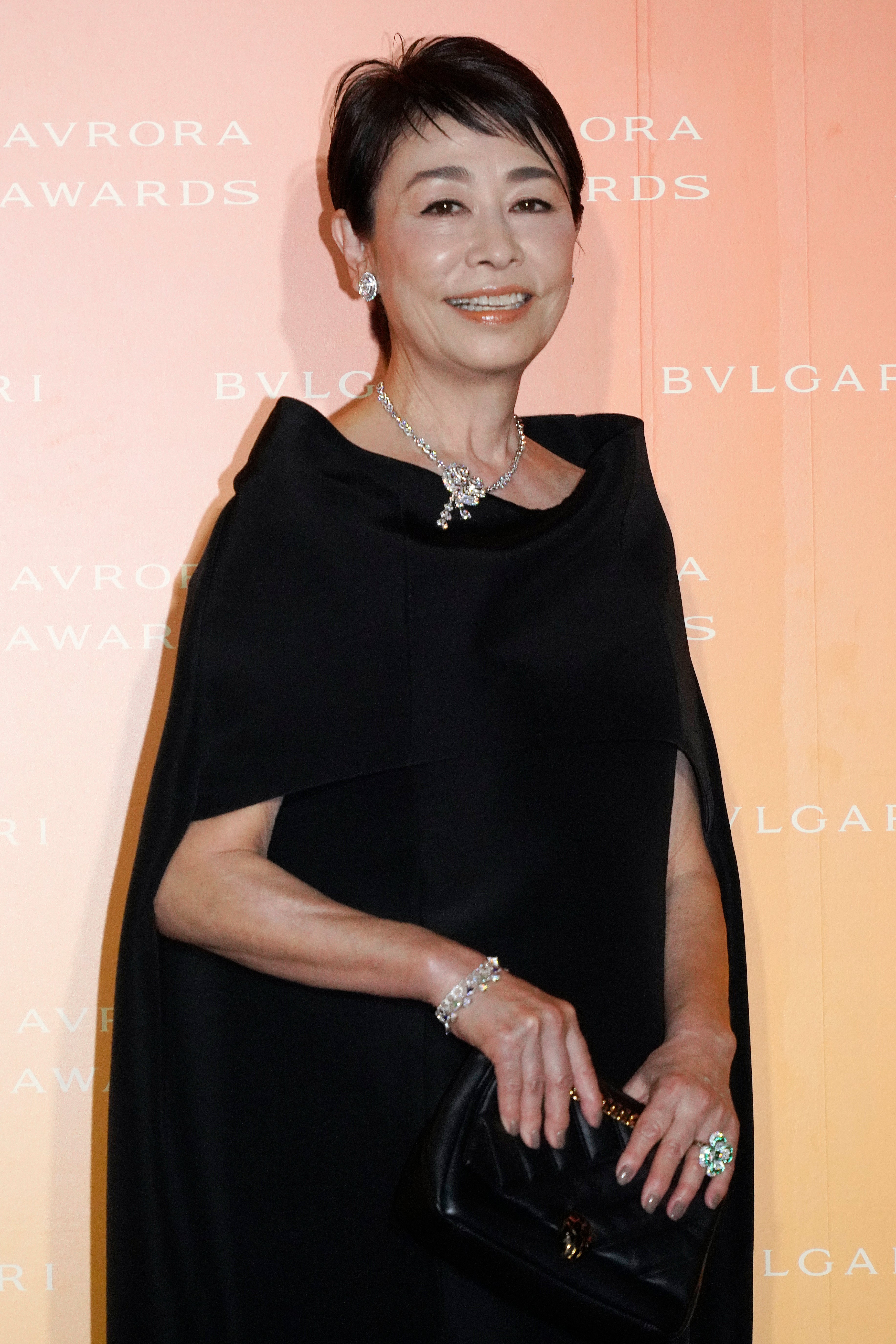 安藤優子、ユニクロを使ったオールネイビーの“初講義コーデ”が好みすぎる！「さすが」「素敵ですね」の声