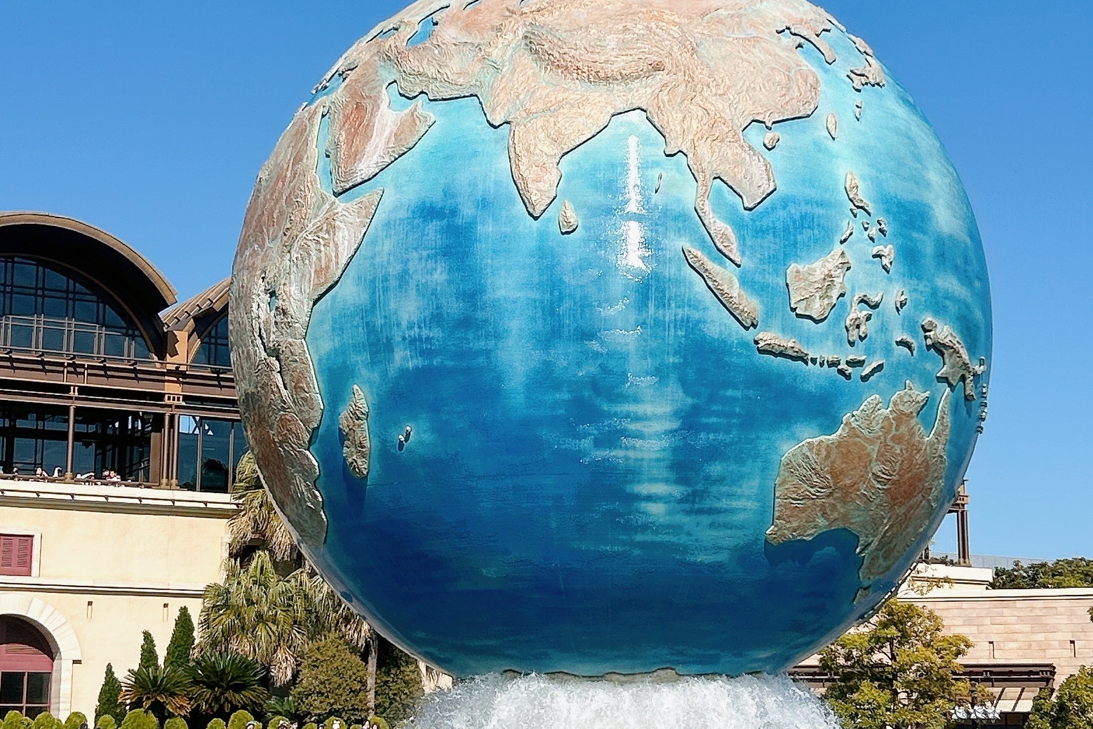 「喜びが半端ない」ディズニーシー「人気フード」が25周年verで登場！一度に2種の味が楽しめちゃうの！《実食レビュー》