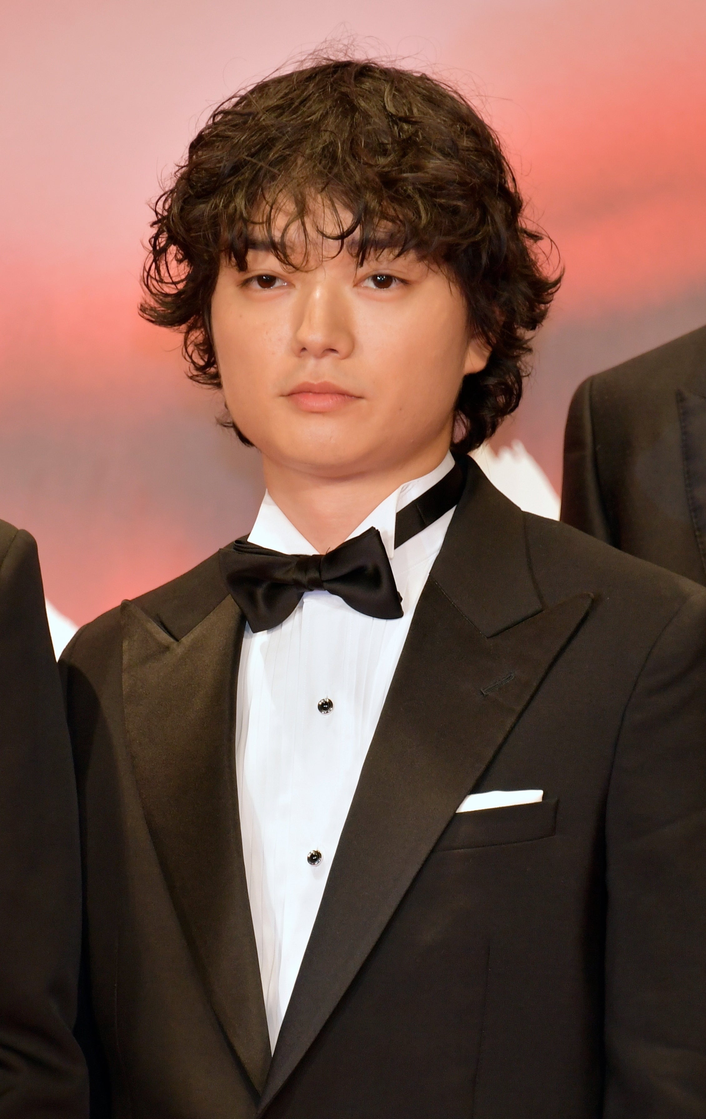 染谷将太、岡田将生と“人生初めてのポーズ” に「とてつもなく尊い」「ほんとに兄弟みたい」と反響