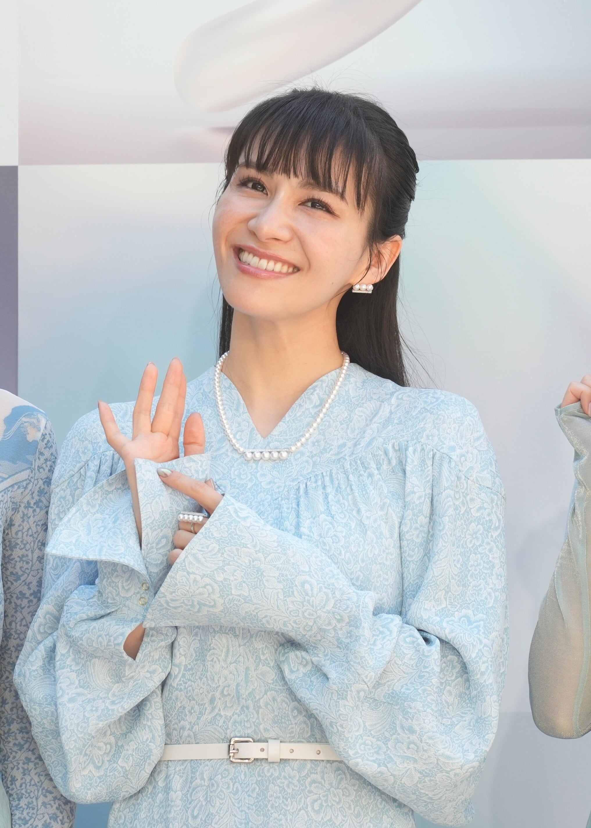 「体幹えぐ」Perfumeあ〜ちゃんの“ブリッジ”に反響「きれいなアーチ」「もはやアスリート」