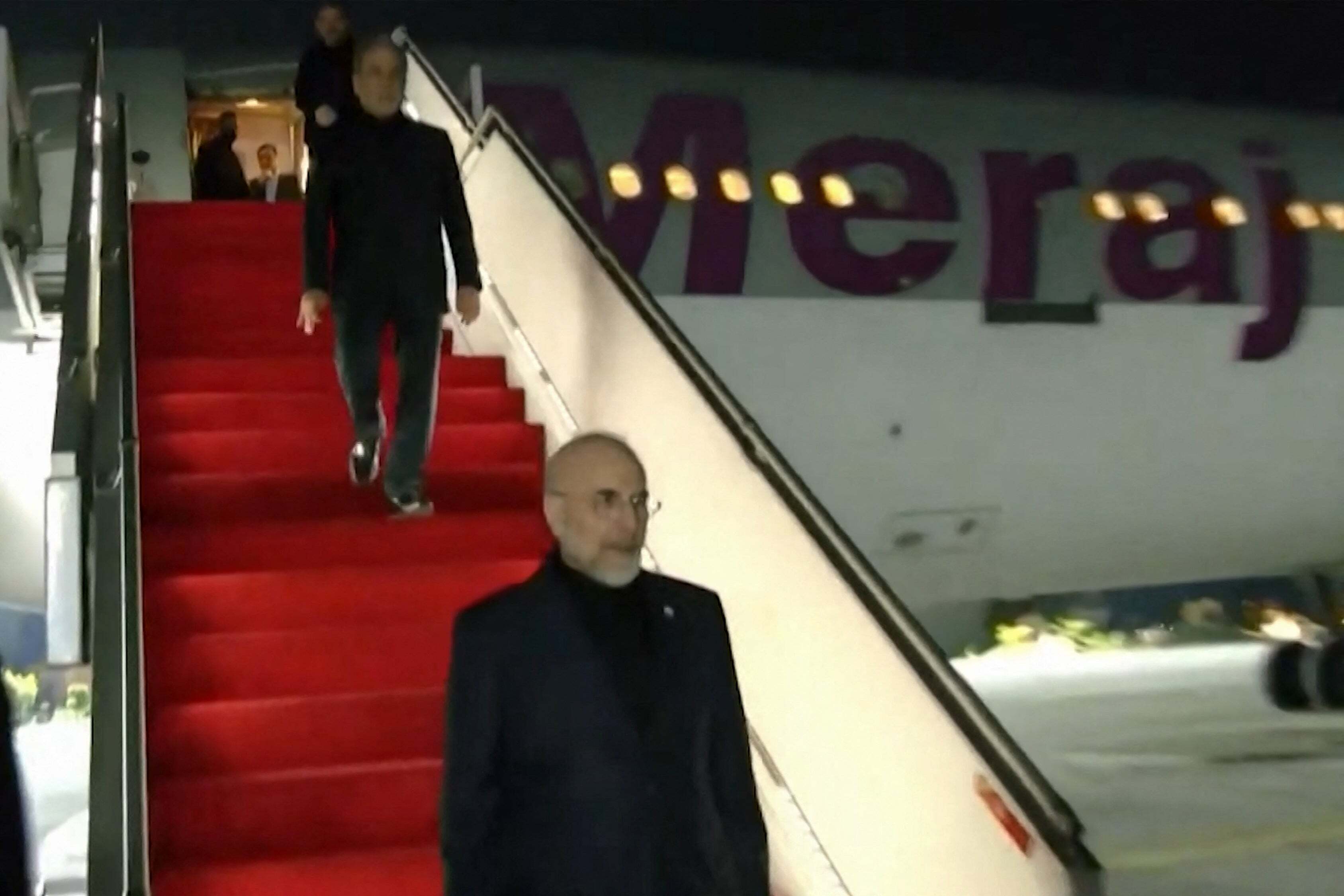 「単なる政府専用機ではない」停戦交渉に向かったイラン機内での1枚に反響⇨「涙が止まらない」「強力なメッセージ」