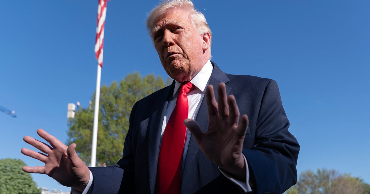 Trump Blasts Pope Leo XIV as 'Weak' Over Iran Criticism; Pope Replies 'I Have No Fear'