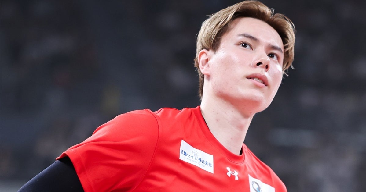 バレー髙橋藍、愛犬の1歳の誕生日を祝福⇨溺愛ぶりに愛犬困惑…「大人対応」「愛されすぎて戸惑っている」の声