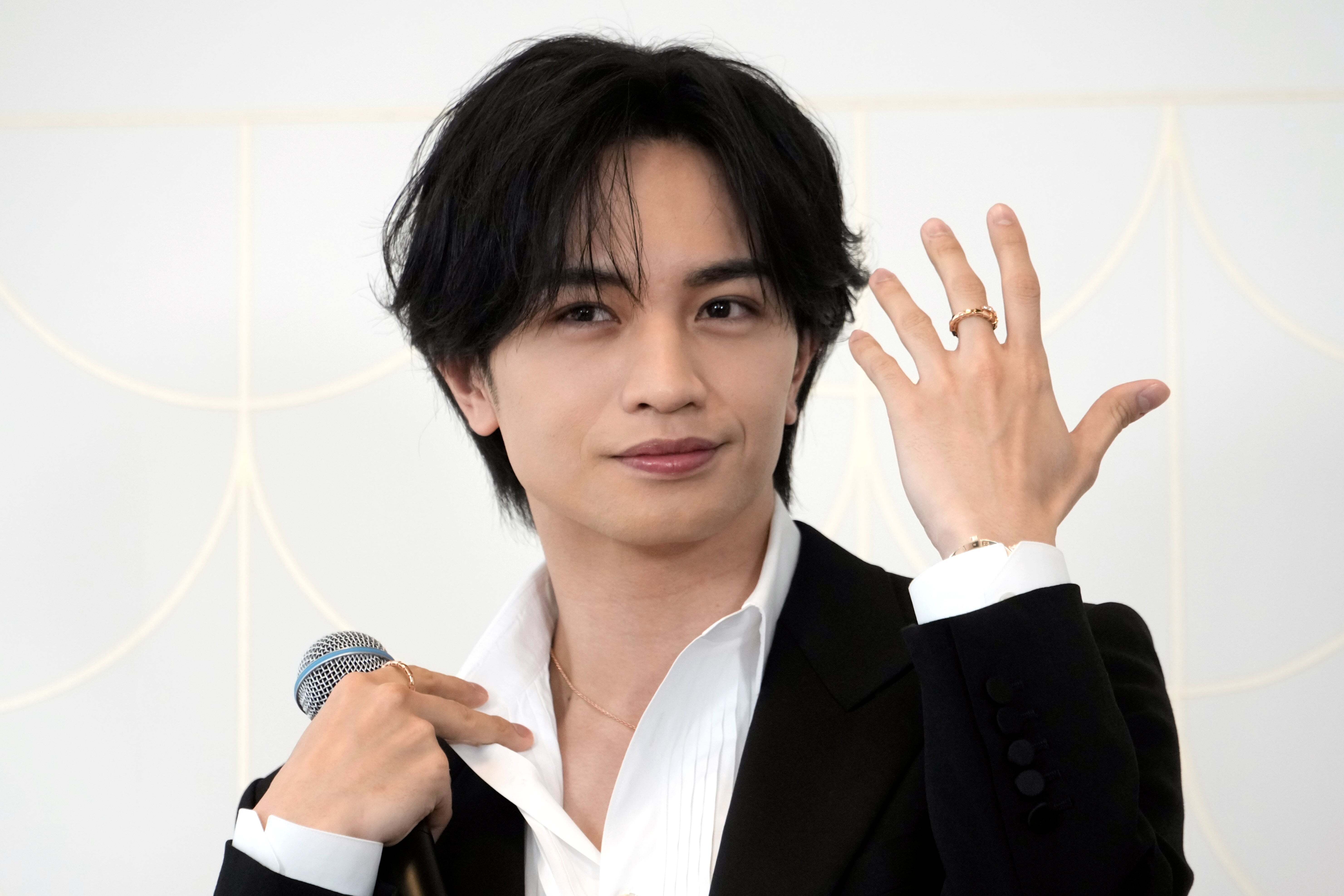 「本物！？」中島健人、来日した大物俳優たちと“豪華3ショット”。「いつメンの雰囲気さえ出てて流石」と反響