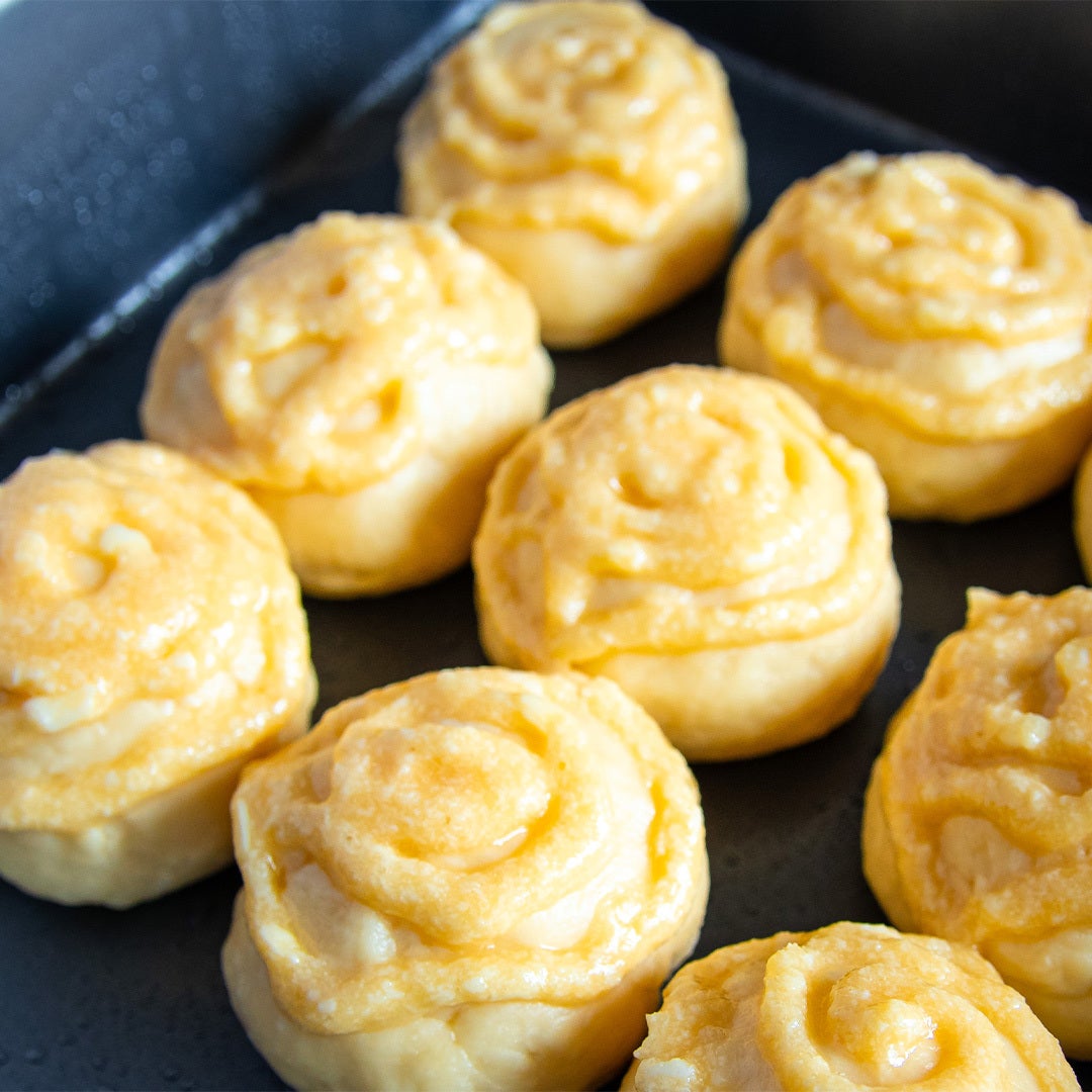 【くるくる絞って焼くだけ！】無限にちぎりたくなる…ホットケーキミックスで簡単に作れる、メロンパン風ちぎりパン