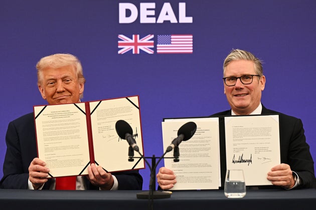 President Donald Trump and Britain's Prime Minister Keir Starmer announce an agreement between the two countries during a joint press conference at Chequers near Aylesbury, England, Thursday, Sept. 18, 2025. (Leon Neal/Pool Photo via AP)
