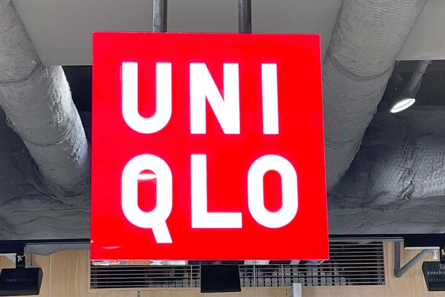 この値下げを待ってた！ユニクロの『お得なセール品』3選。即戦力アイテムがどれも1000円オフで買えちゃいます！《着用レビュー》