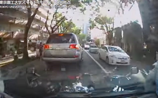 急ブレーキをかける瞬間の映像