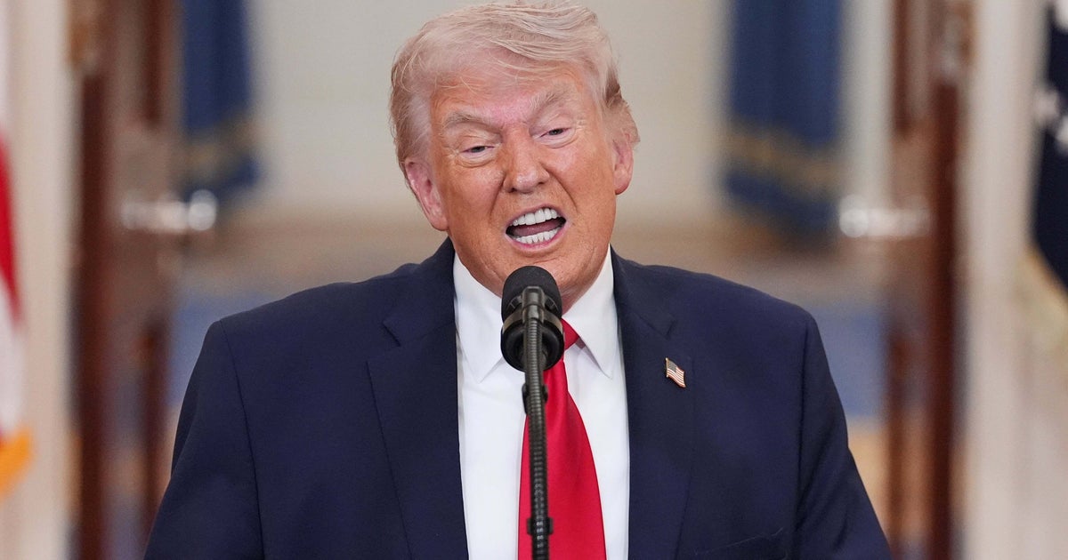 トランプ氏、最高裁での"ある行動"を法廷スケッチがとらえる。傍聴者からは「子どもじみた行動」との声