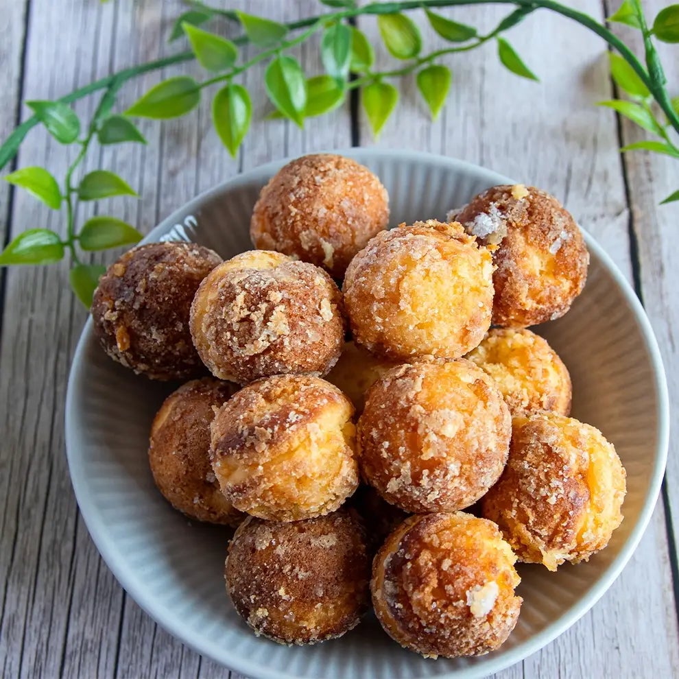 【ホットケーキミックスこう使えば大当たり】外側のシャリシャリ食感がたまらない！焼けたそばからなくなっちゃう、簡単おやつレシピ