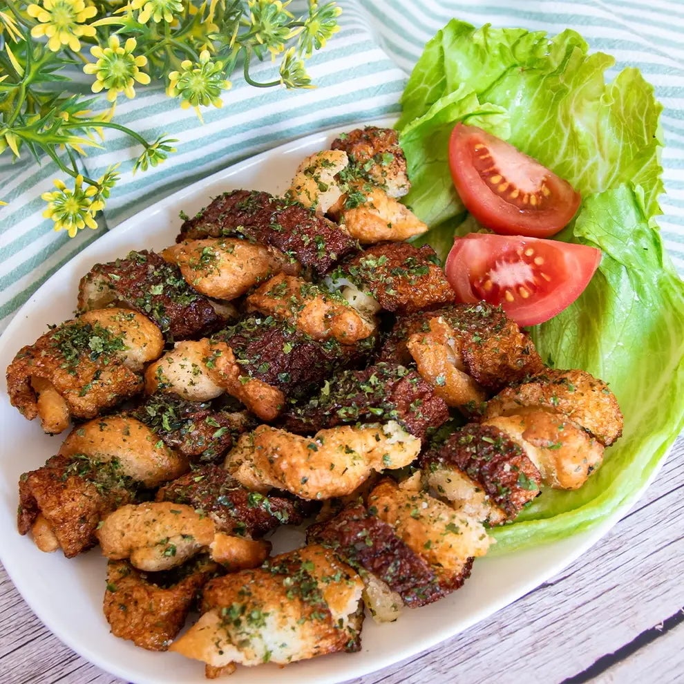 【ちくわ4本あったらこれ作って！】ホットケーキミックスをくるくる巻いて揚げるだけ！甘じょっぱさがクセになるトルネードおやつレシピ