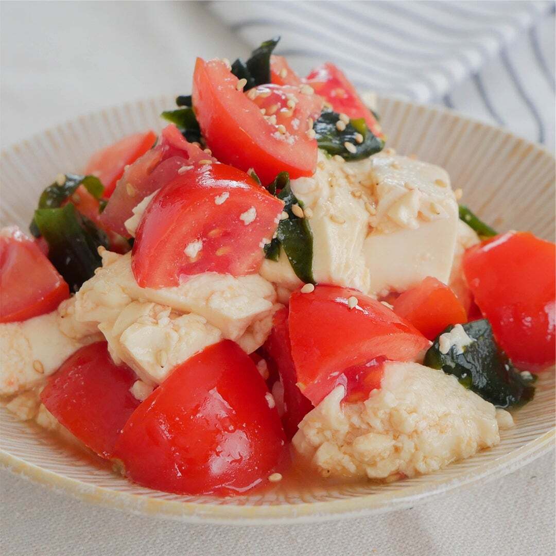 【トマトは和えるだけ】あと一品が即完成！爽やかな味わいがたまらなくおいしい、トマトの副菜レシピ3選