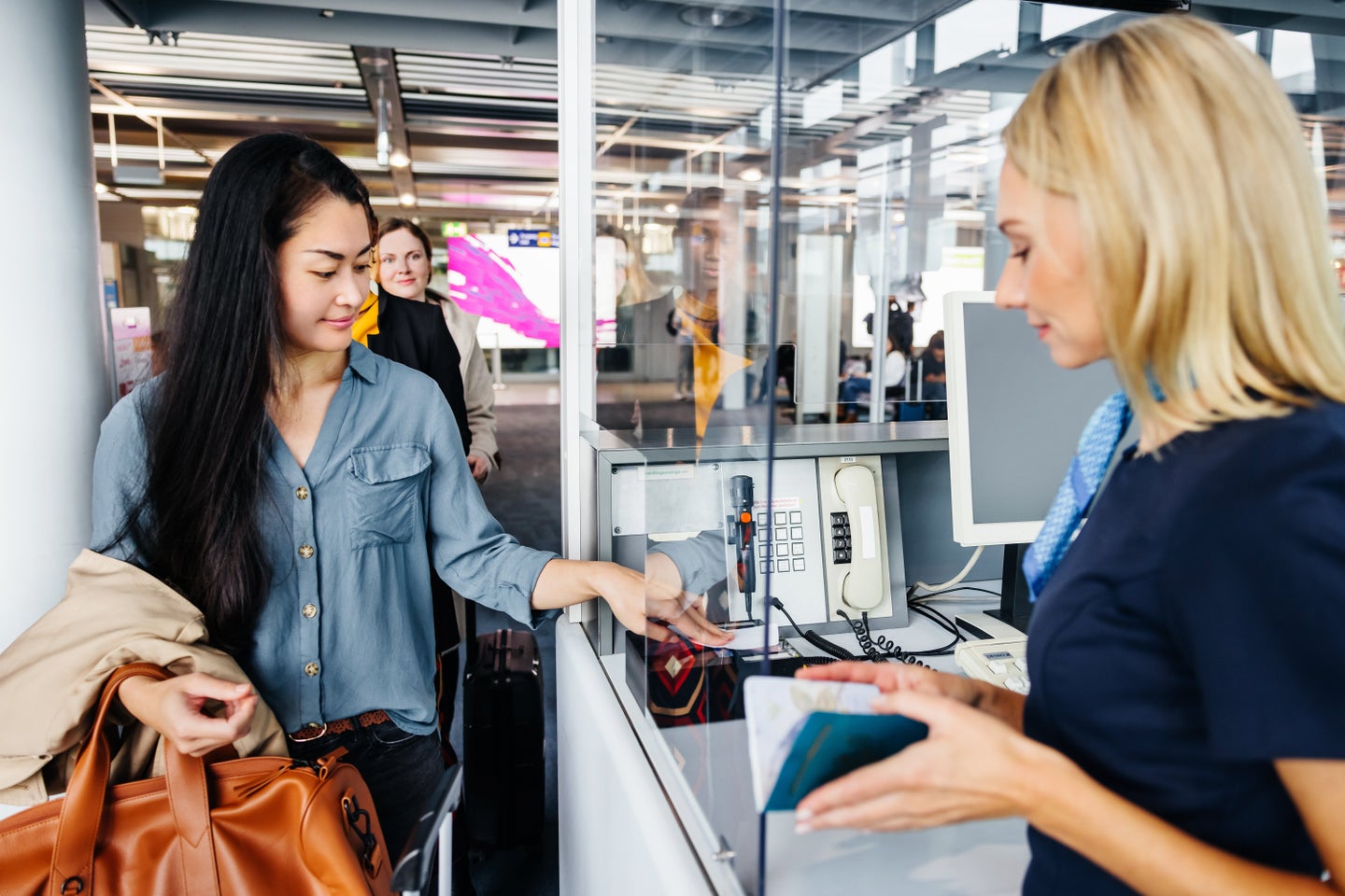 Gate Agents Reveal The 11 Things They Never Do When They Fly | HuffPost ...