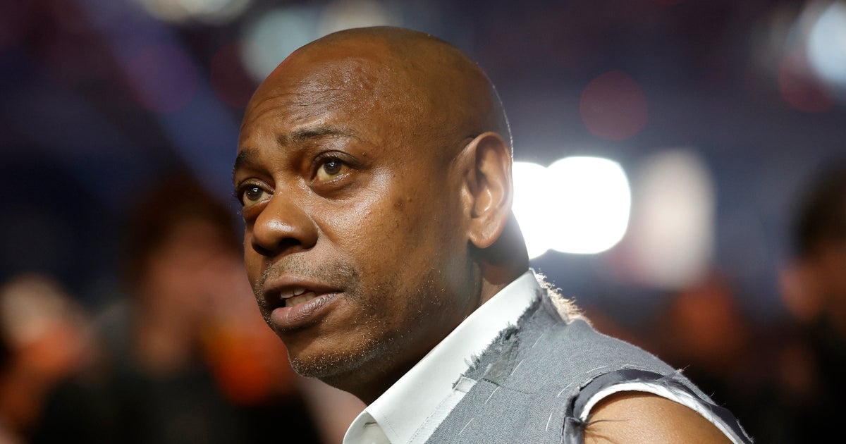 トランス差別のネタで批判された米コメディアン。社会に与えた負の影響を知り、怒りを語る