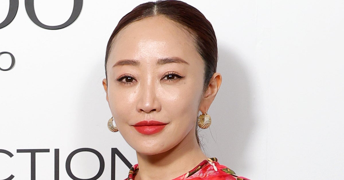 神崎恵が「優秀」と愛用する白Tシャツを紹介⇨「持ってます！」「手が届く〜」と反響