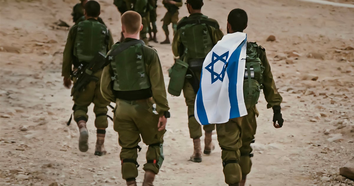 イスラエル兵がキリスト像をハンマーで叩く写真が拡散 ⇒ イスラエル軍が本物と認める「部隊に期待される価値観と全く一致しない」