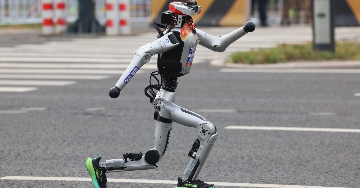This Humans vs. Robots Half-Marathon Didn’t Go Well… For Humans This Humans vs. Robots Half-Marathon Didn’t Go Well… For Humans