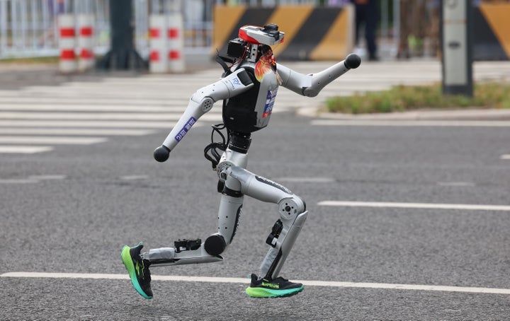 Humanoid robot "Booster T2" of Yunchuan Team in the autonomous category runs during the Beijing E-Town half-marathon and humanoid robots half-marathon in the Beijing Economic-Technological Development Area in southeast Beijing, China, April 19, 2026.