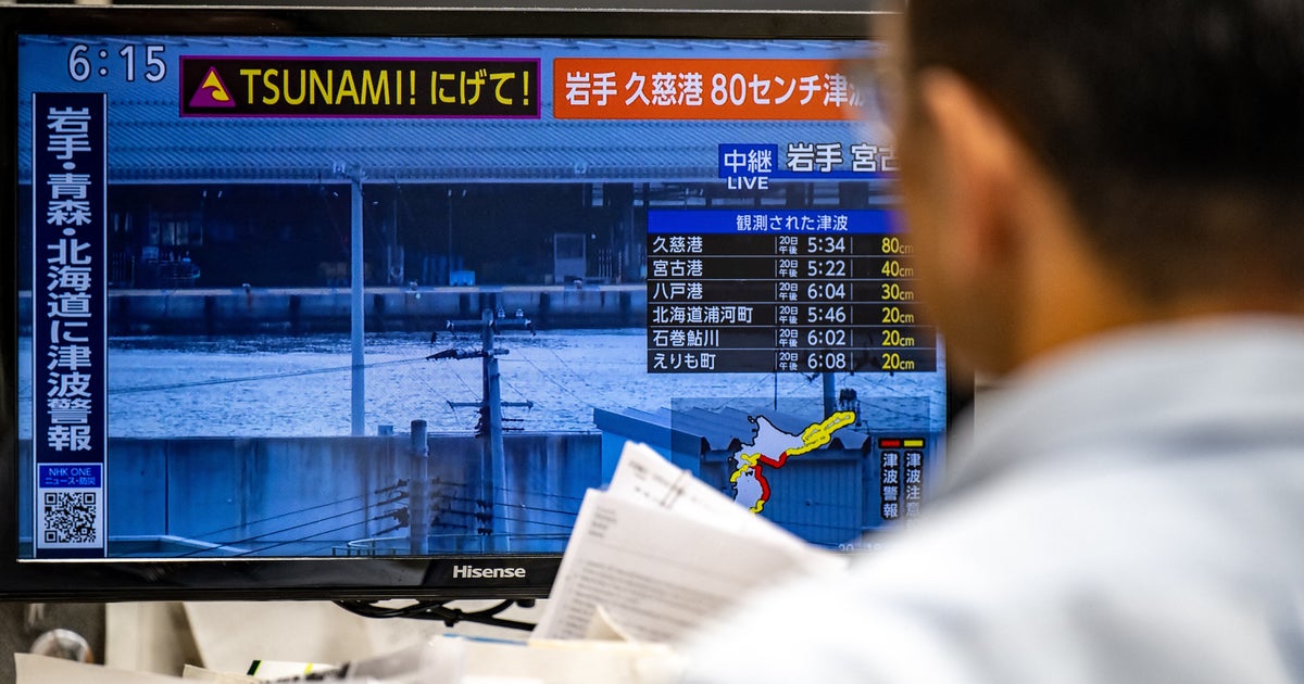 Major 7.5 Magnitude Quake Hits Off Japan; Tsunami Warning Issued