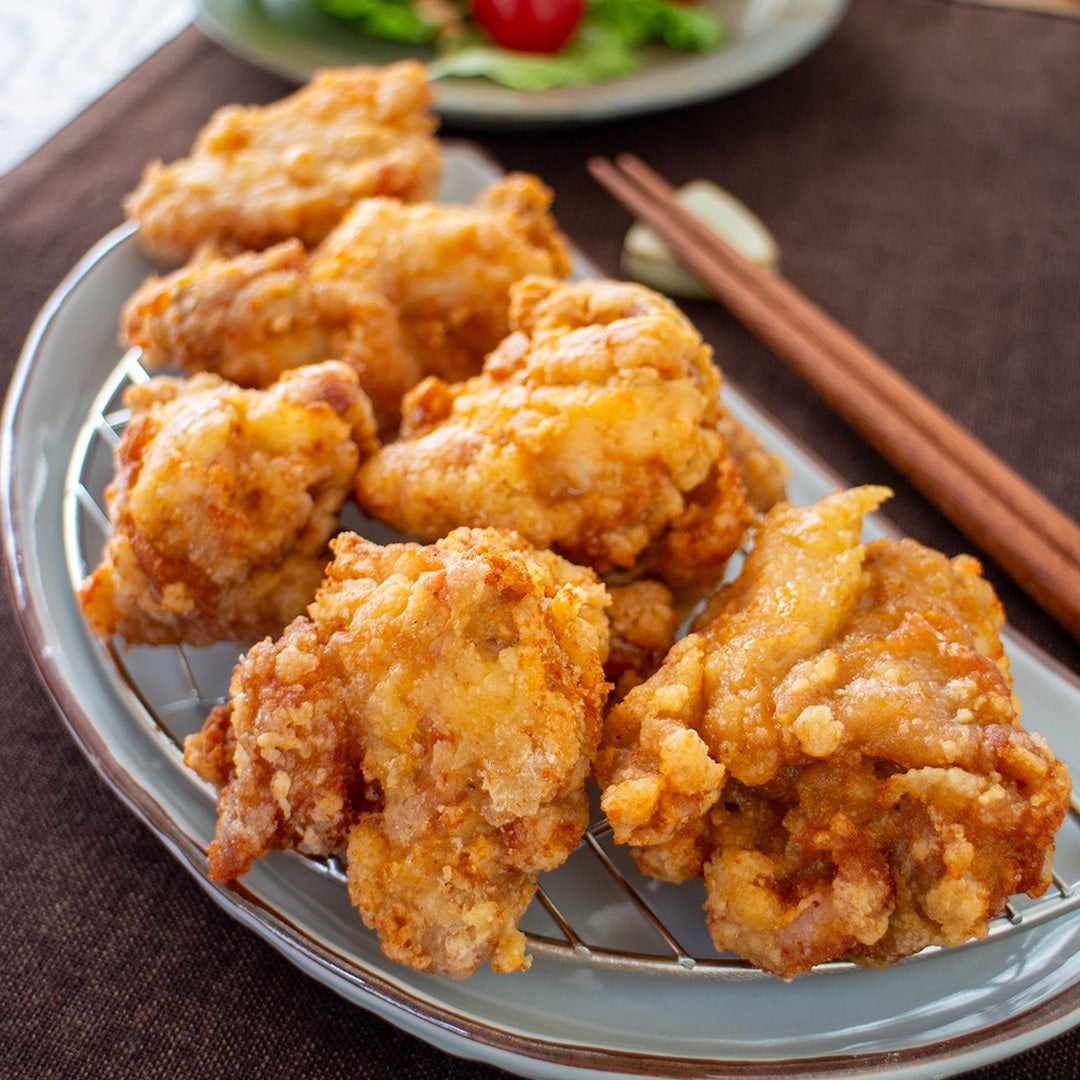 【いつもの唐揚げはこのひと工夫で変わる】スプーン2杯で驚きのおいしさに！香ばしさ広がる「ごま風味唐揚げ」