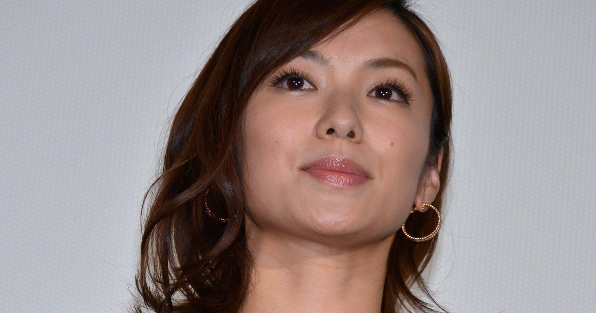 内山理名、我が子とのお散歩ショットを披露→「絵になる光景」「気持ち良さそう」と大反響