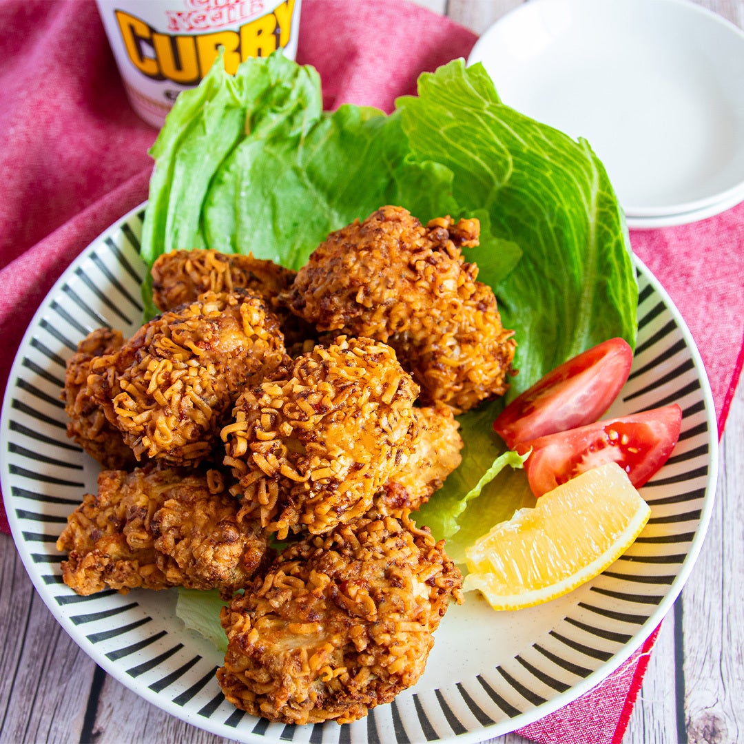 【カップヌードルを砕いてまぶすだけ！？】日清食品公式レシピで作る唐揚げがザックザクでクセになる！