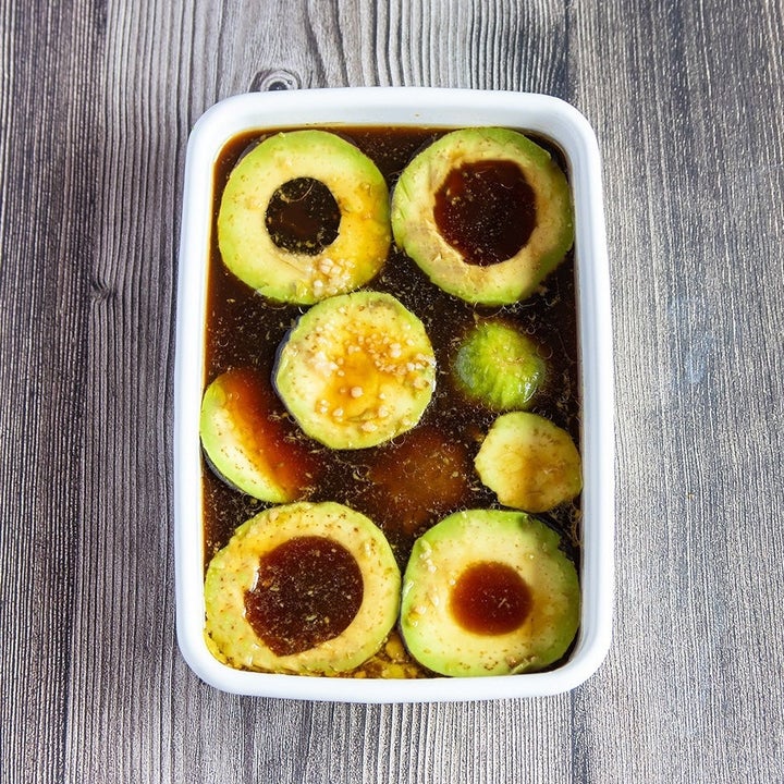 アボカドのにんにく醤油レモン漬け
