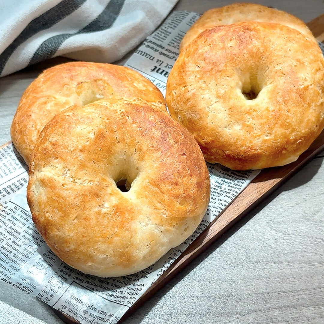 【ホットケーキミックスが大変身】発酵なしでベーグルが完成！パン作りのハードルが下がる、簡単ベーグルのレシピ