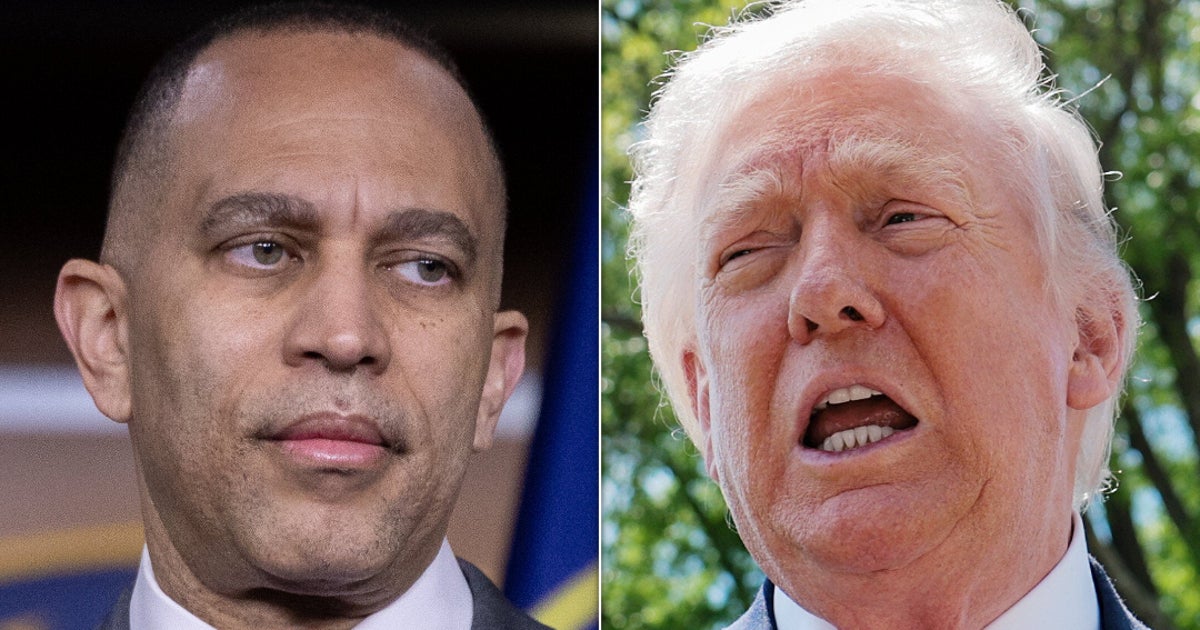 Hakeem Jeffries Viciously Drags Trump With 'Ironic' Take On Just How Dumb He Is